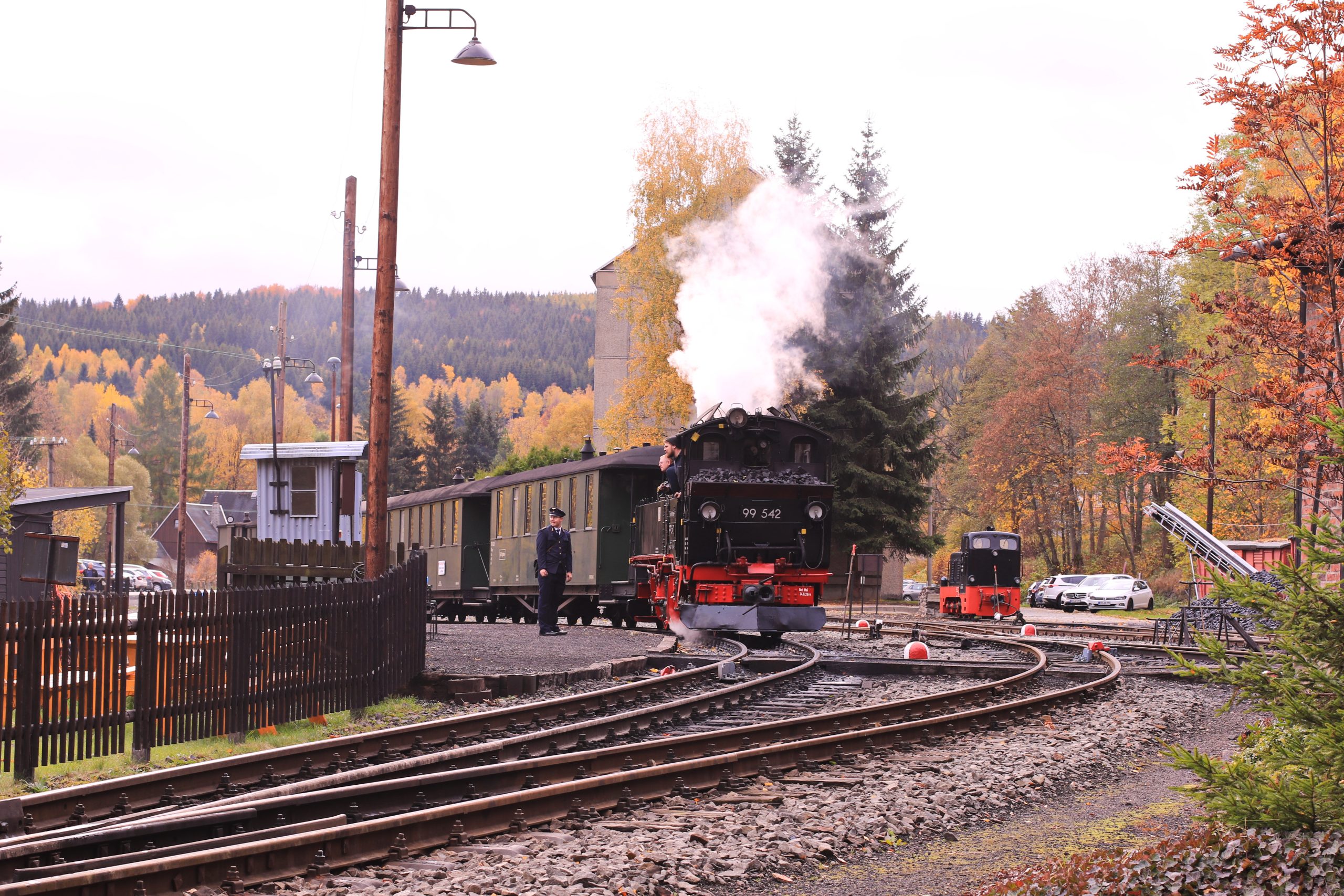 Erzgebirge heute, 2. Oktober 2026: Grauer, trockener Freitag mit 16 Grad im Tal – windig am Kamm, Täler im Vorteil