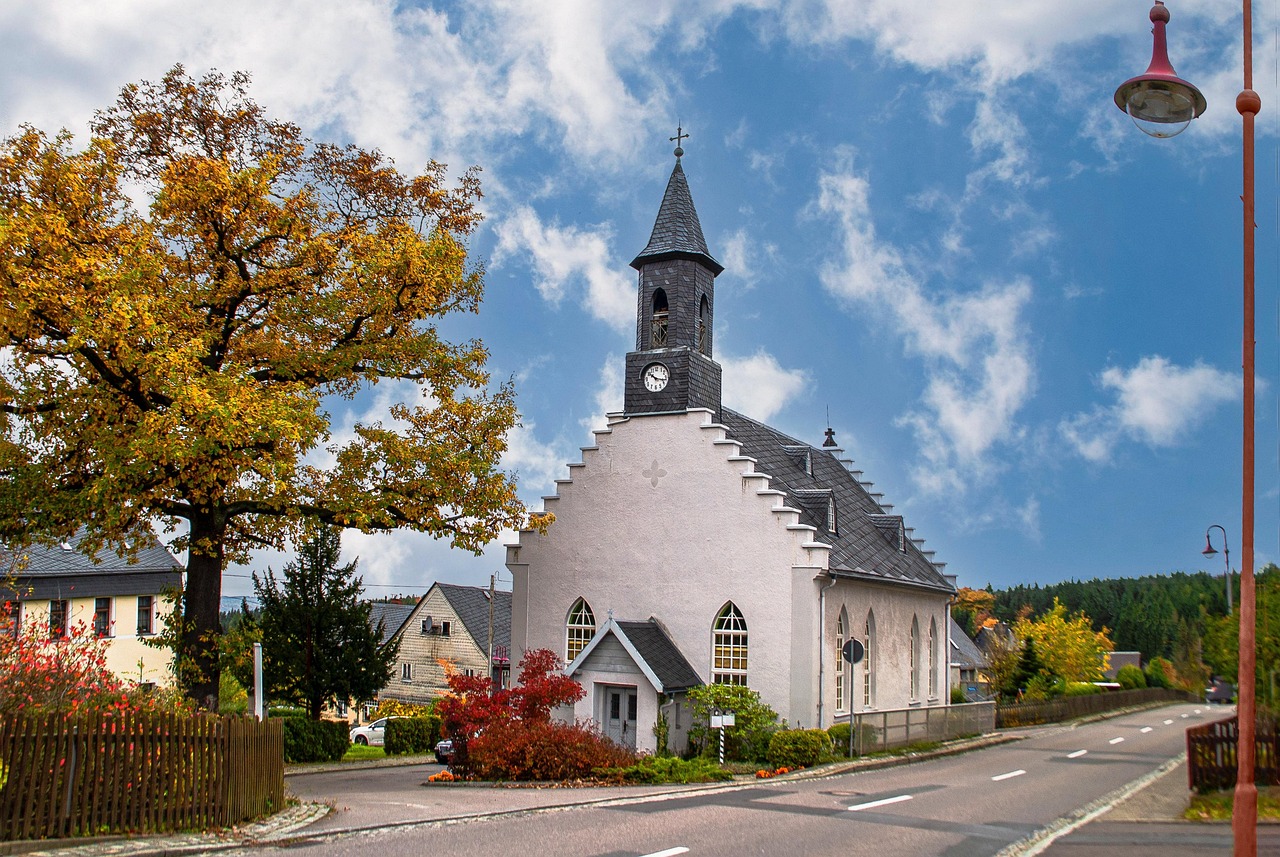 Erzgebirge heute, 23. Oktober 2026: Grauer, trockener Herbstfreitag mit 11 Grad im Tal – windig und nasskalt auf dem Kamm